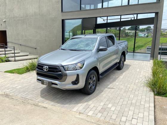 TOYOTA HILUX 2.8 D-4D TURBO DIESEL CD SR 4X4 AUTOMÁTICO